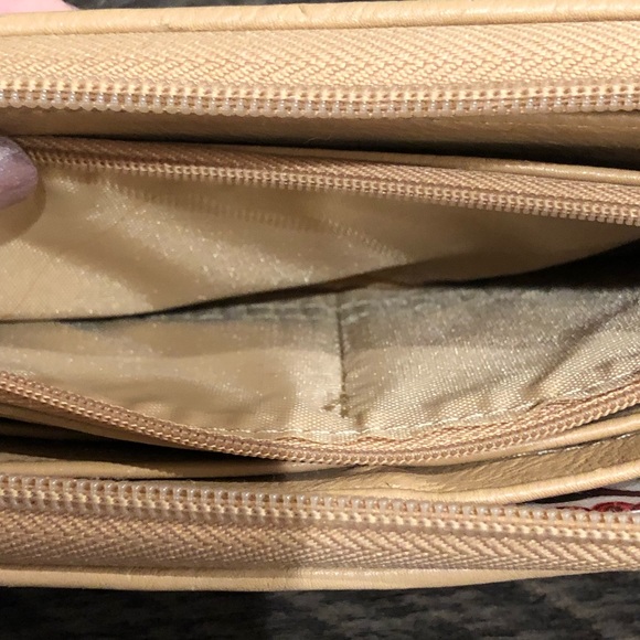 ❤️Gigi Hill Rita Wallet. Tons of space and slot to keep organized - Picture 9 of 13